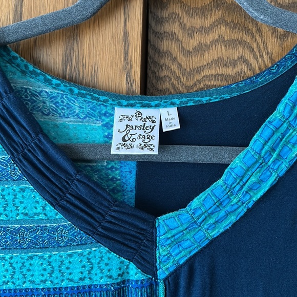 Parsley and Sage 3/4 sleeve top - Picture 2 of 11